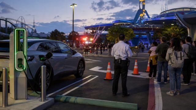 Safety Concerns Rise After Disneyland Incident on New Attraction | slot merdekawin, angka togel mala