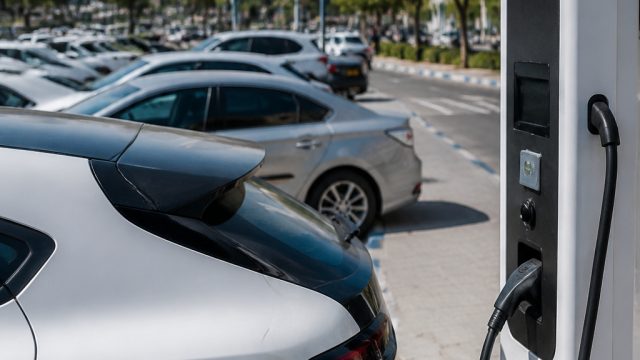 Israel's EV Revolution Faces Roadblocks Due to Insufficient Charging Stations | tak tik bermain catu